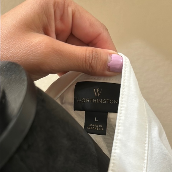 Worthington Size L V-Neck Women's blouse!! - Picture 8 of 8